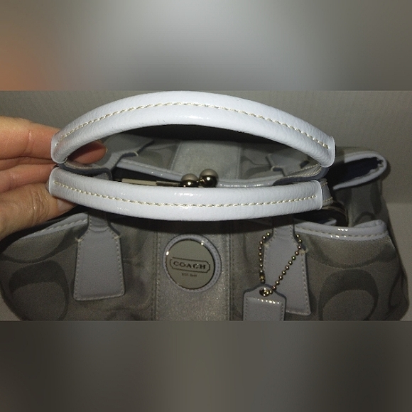 ~Like New~ Stunning COACH Signature Stripe XL Ice Blue Framed Kisslock Satchel~ - Picture 5 of 16